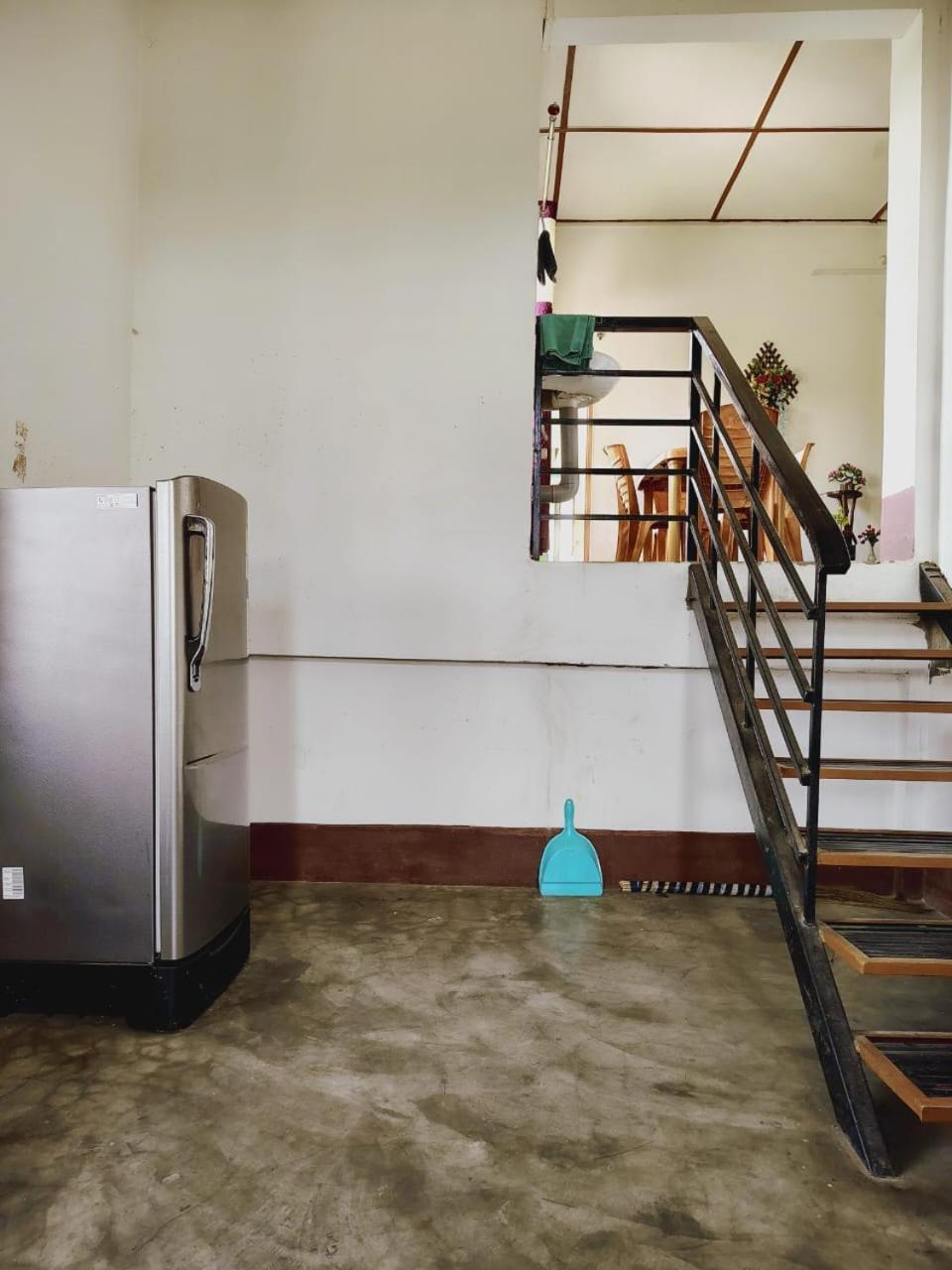 Gayatri Homestay ديبروجاره المظهر الخارجي الصورة