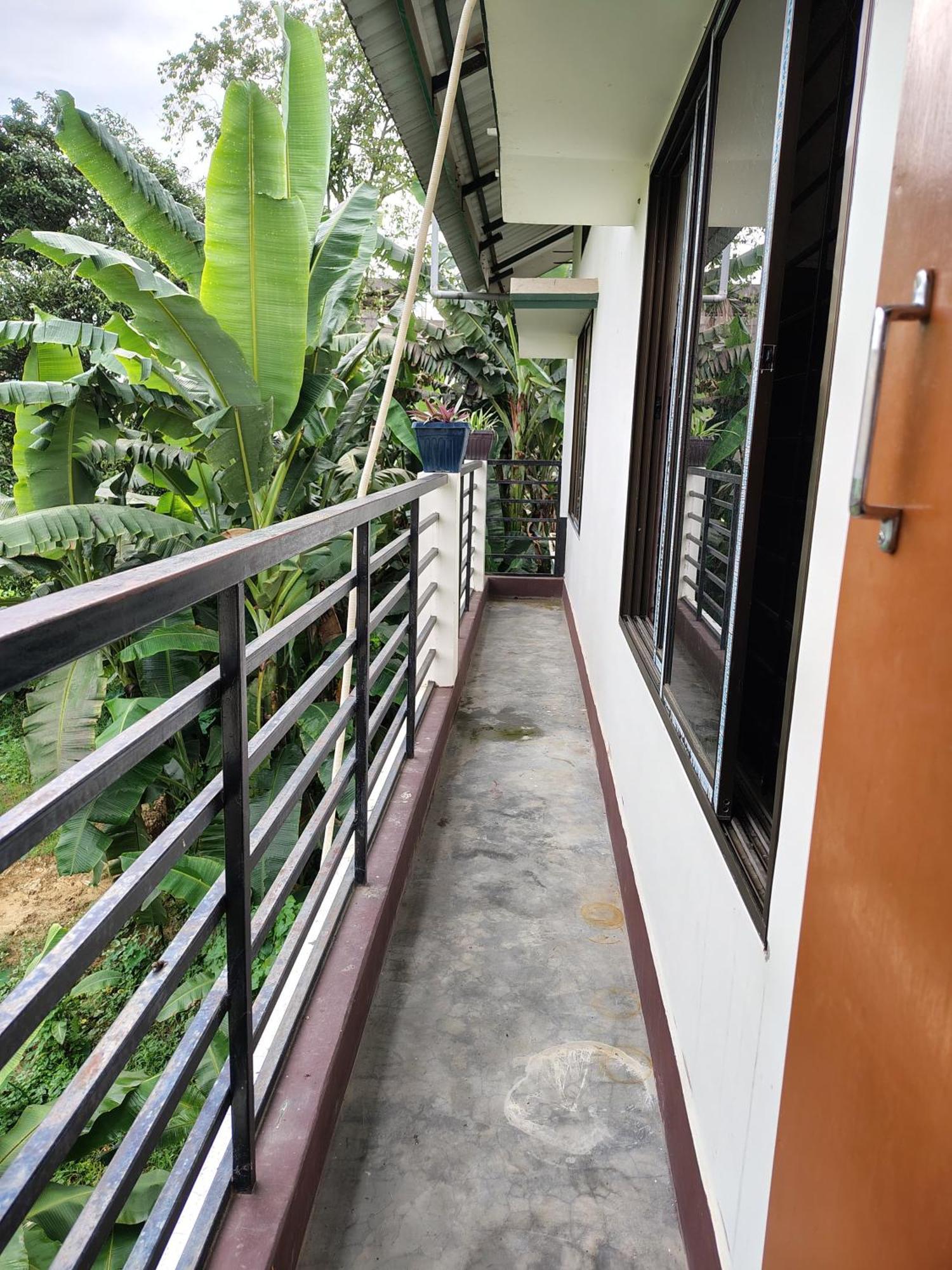 Gayatri Homestay ديبروجاره المظهر الخارجي الصورة